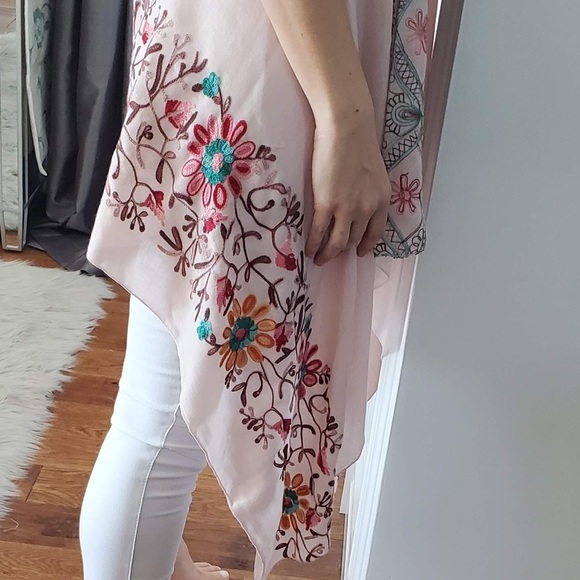 Pink floral embroidered sheer vest - Picture 6 of 7